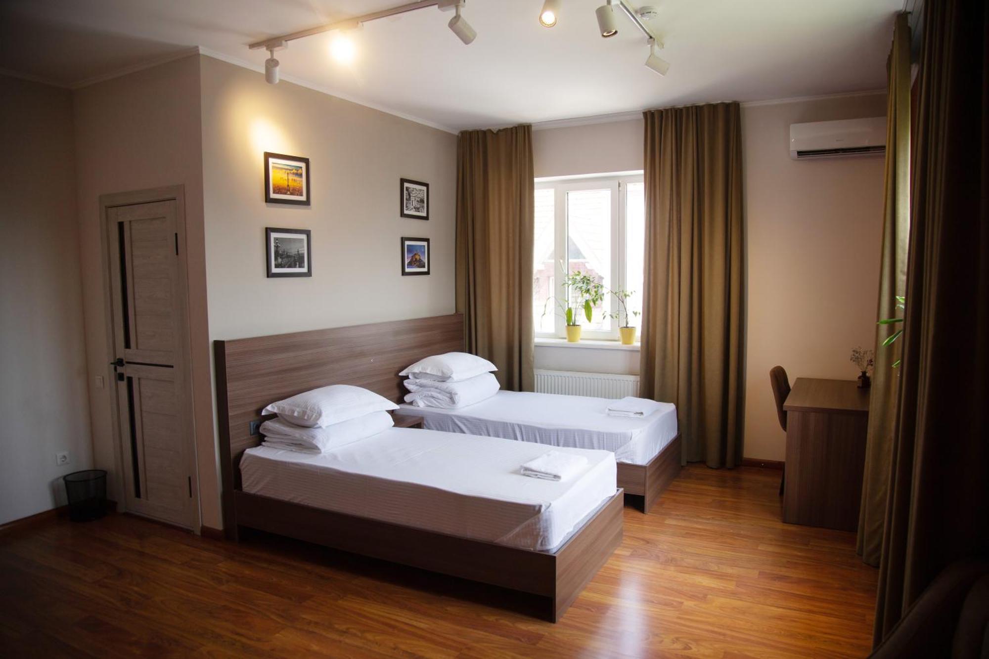People Guest House Bisjkek Buitenkant foto