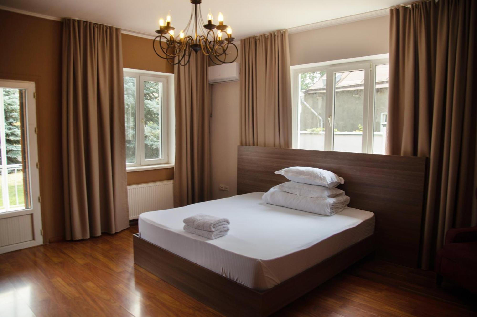 People Guest House Bisjkek Buitenkant foto